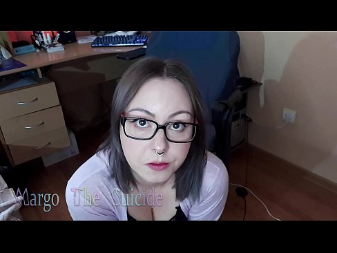 ❤️ Merch Sexy gyda Sbectol Yn Sugno Dildo'n Ddwfn ar y Camera ️ Porno vk wrthon ni