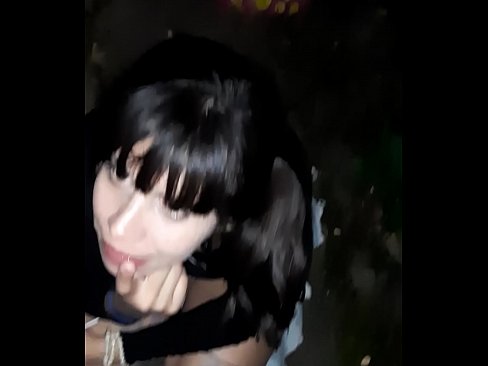❤️ Ar y stryd pidyn chwyddedig yn gyfnewid am Candy ️ Porno vk wrthon ni